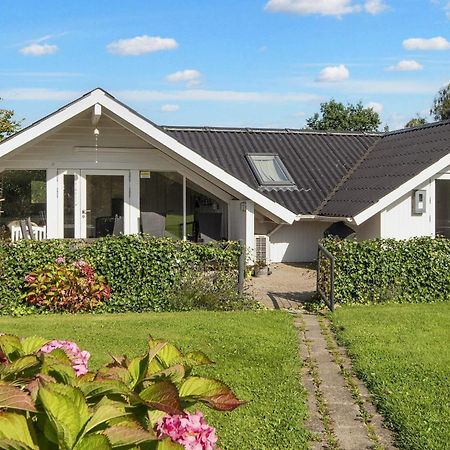 8 Person Holiday Home In Hejls Esterno foto