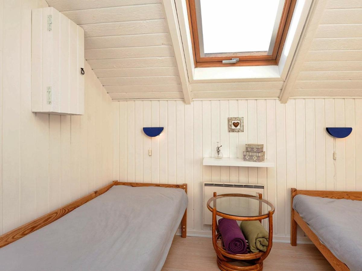 8 Person Holiday Home In Hejls Esterno foto