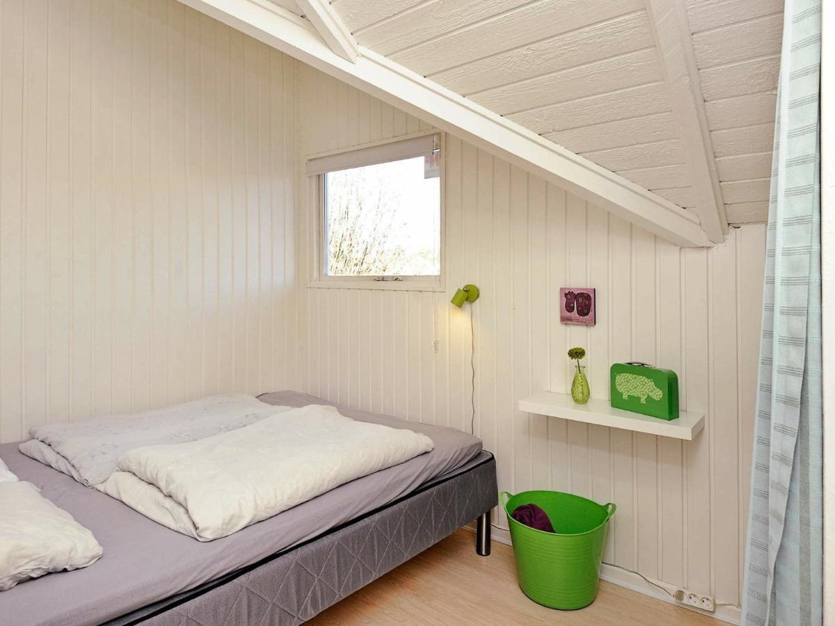 8 Person Holiday Home In Hejls Esterno foto